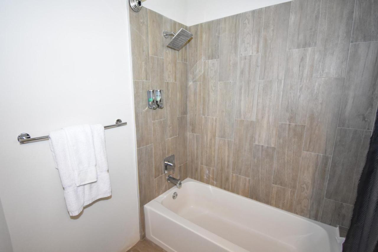 The Moxy Hotel English Harbour Екстериор снимка