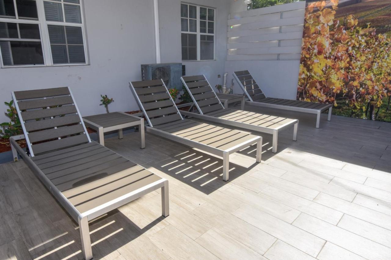 The Moxy Hotel English Harbour Екстериор снимка